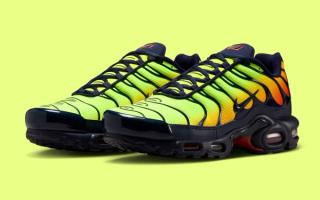 Nike Pairs "Lemon Venom" and "Hyper Crimson" on New Air Max Plus