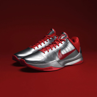 Caitlin Clark Debuts "Rookie of the Year" Nike Kobe 5 PE in Season Debut